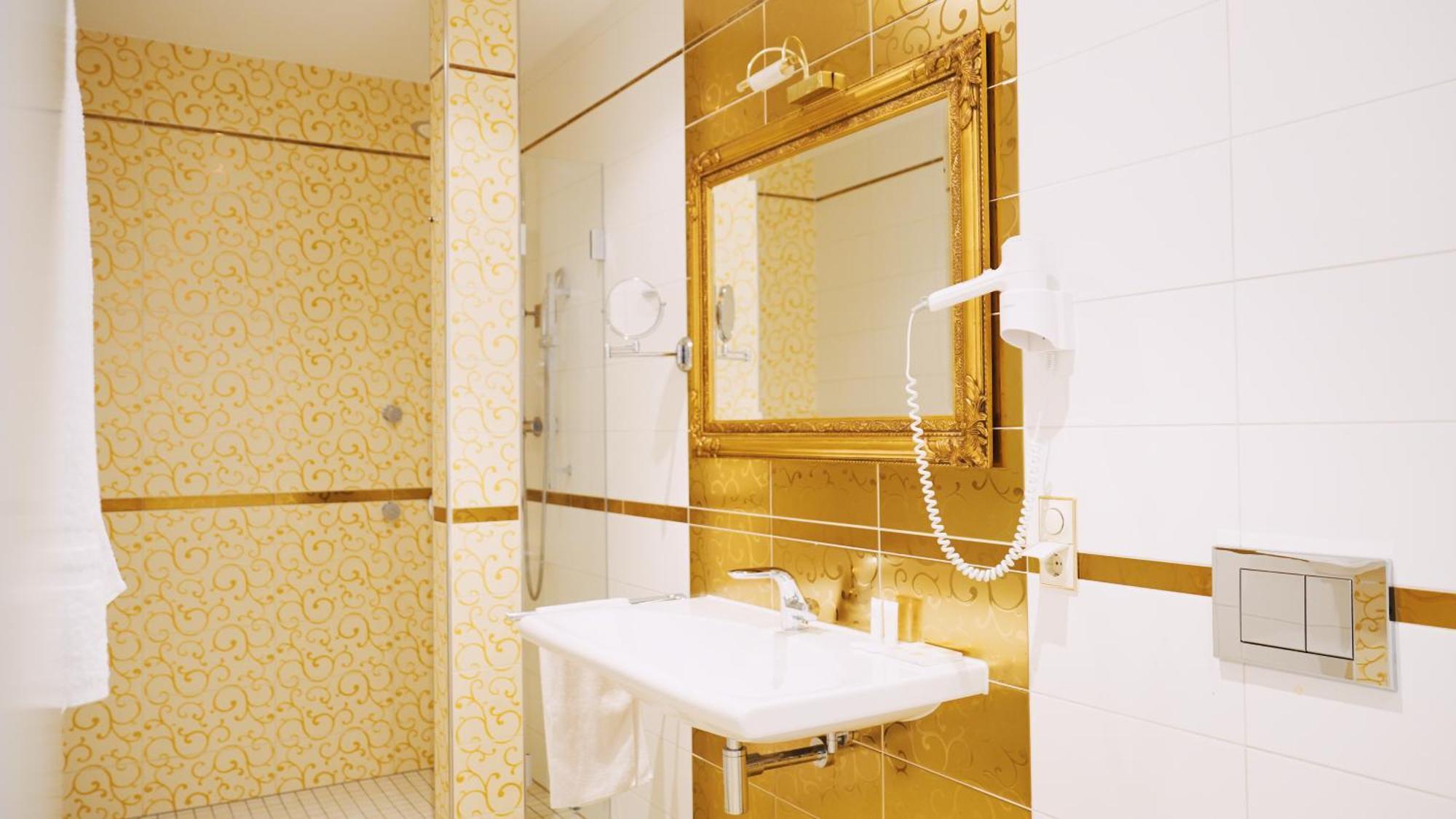 Hotel Monet - Das Kunsthotel An Der Lahn 巴特埃姆斯 外观 照片